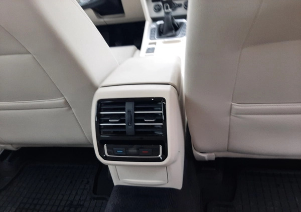 Volkswagen Passat cena 50900 przebieg: 204600, rok produkcji 2015 z Zelów małe 79